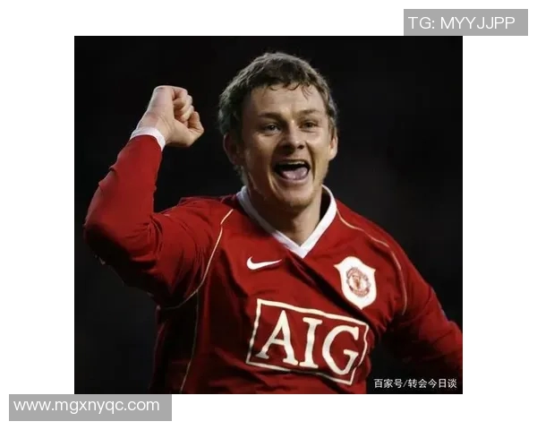 红色头像男足球明星的辉煌历程与传奇时刻回顾