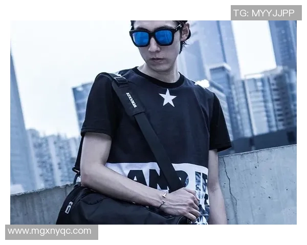 男士足球明星手包时尚潮流解析与搭配技巧分享